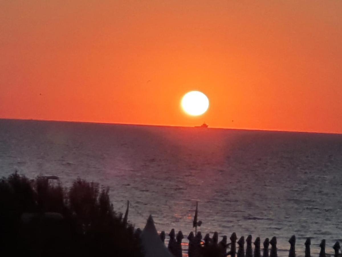 Fratellyvibe Mamaia Daire Dış mekan fotoğraf
